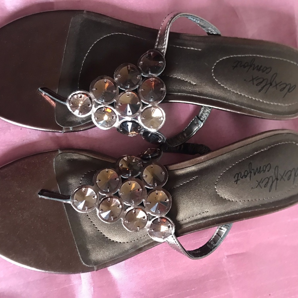 Sandals. - Picture 3 of 8